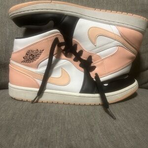Nike Men’s Sneakers - Peach and White